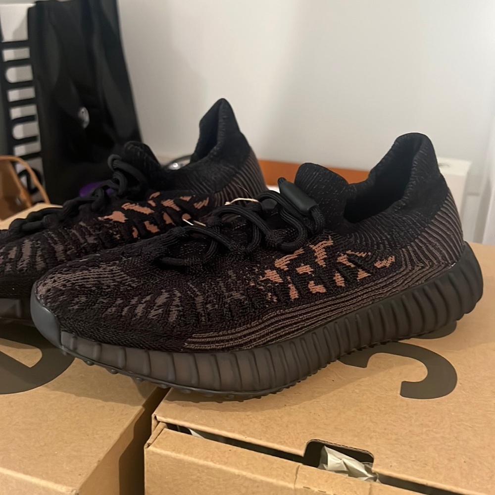 Yzy 350 v2 compact